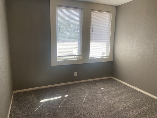 Building Photo - 2523 Dow Dr
