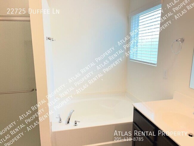 Building Photo - 22725 Duffee Ln