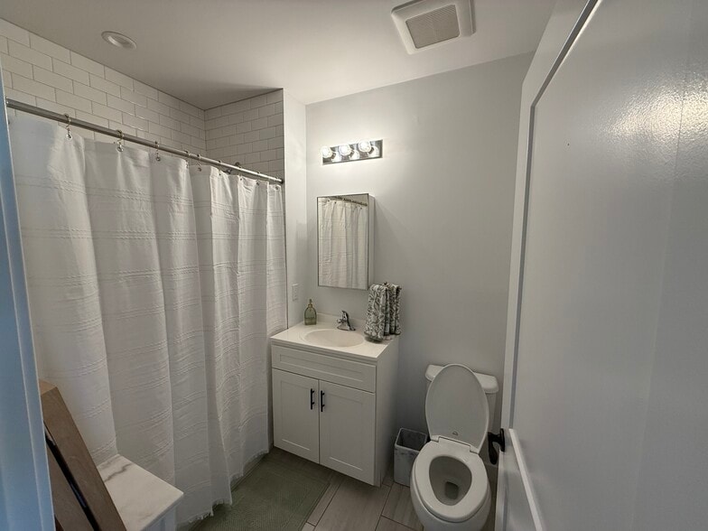 main bath - 68 Park Ave