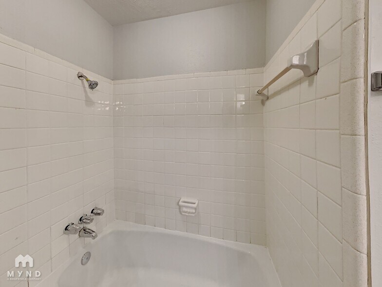 Building Photo - 108 Brookwood Dr