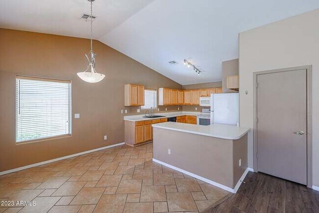 Building Photo - GREAT 3 bed, 2 bath home