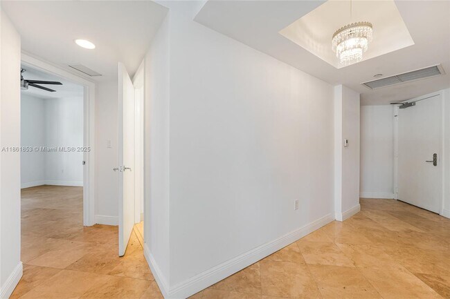 Building Photo - 19900 E Country Club Dr