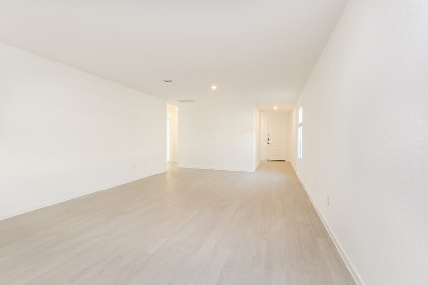 Building Photo - 325 Woodland Hills Dr