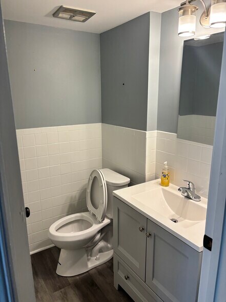 1st floor 1/2 bath - 825 Dumont Pl