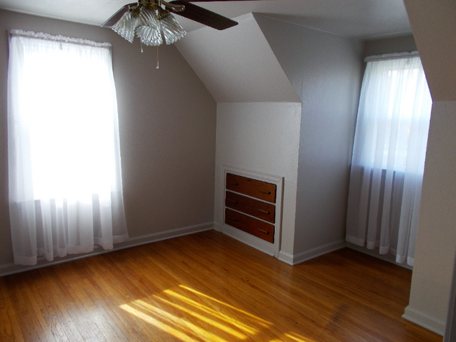 Building Photo - 25 Trumbull Ave SE