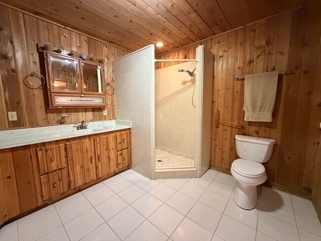 Building Photo - Spacious 3/3 on Nearly 2 Acres with Exceptional Storage and No HOA