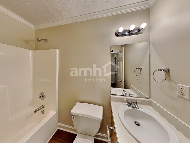 Building Photo - 3740 Scotland Ln SW