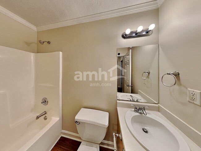 Building Photo - 3740 Scotland Ln SW