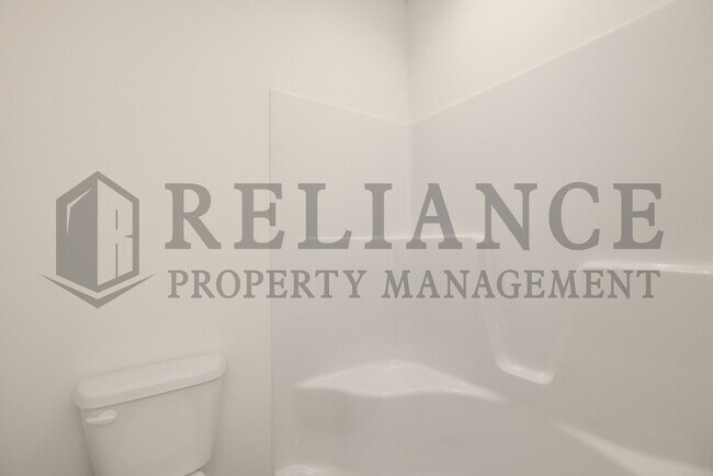 Building Photo - 5259 N Pinecrest Ct