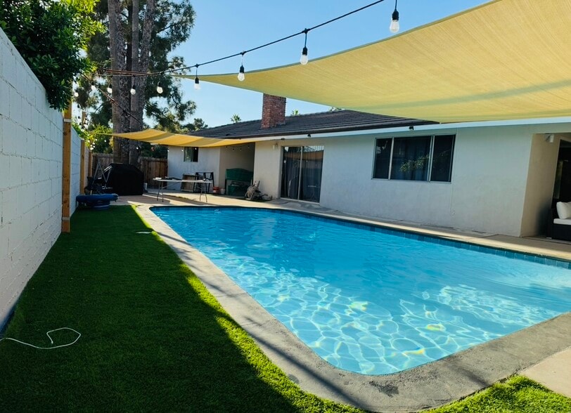 Building Photo - 2401 Rio Vista Dr