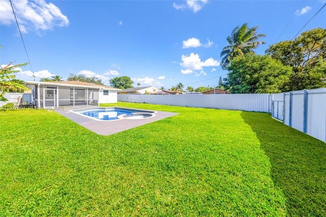 Building Photo - 2318 Scott St