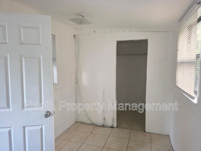 Building Photo - 504 6th Ave NW