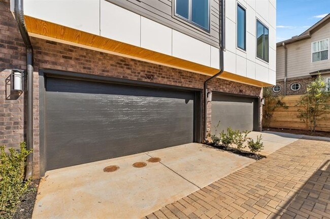 Building Photo - 1237 Memorial Dr SE