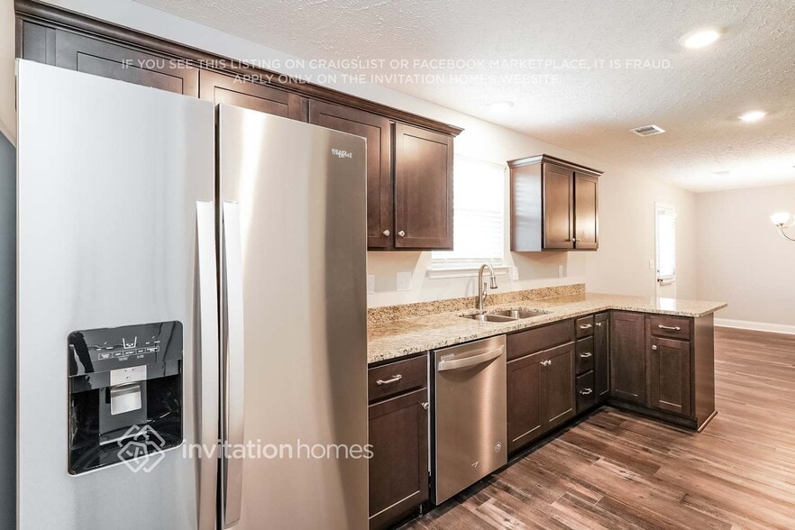 Building Photo - 388 Green Hills Dr