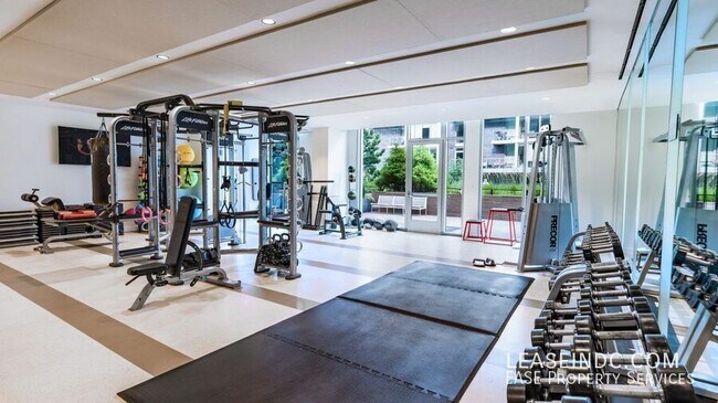 Building Photo - 1332 8th St NW