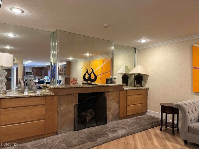 Building Photo - 2419 E Vegas Valley Dr