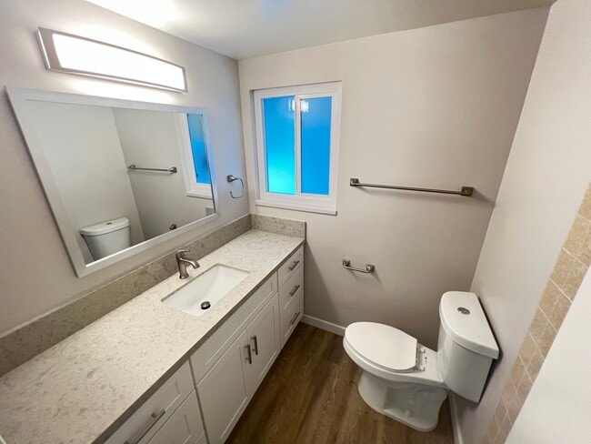 Building Photo - Wonderfully Upgraded 3 Bed 2 Bath Garden G...
