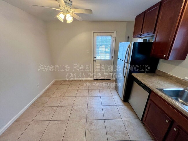 Building Photo - 1015 Commodore Dr