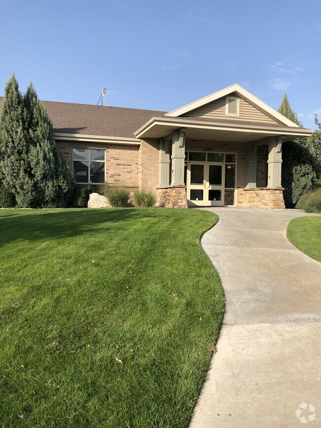Building Photo - 3314 S Ridge Rd