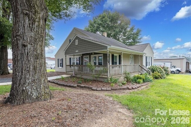 Building Photo - 123 E 2nd St