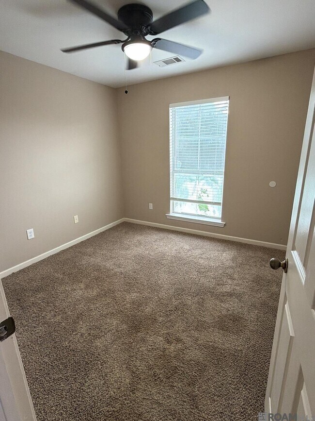 Building Photo - 10124 Nashville Ct