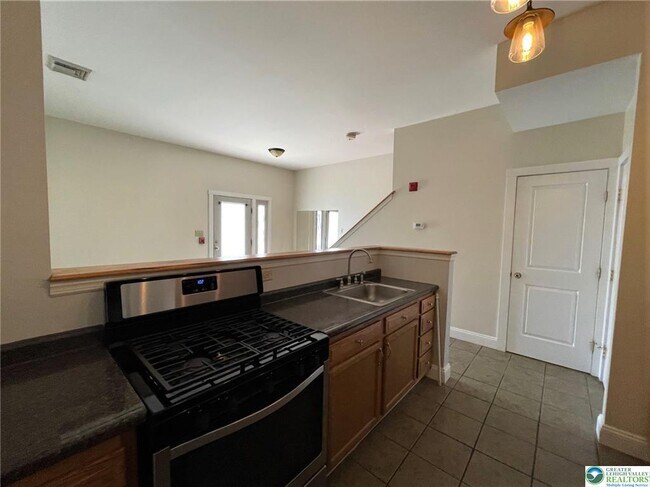 Building Photo - 147 S 4th St