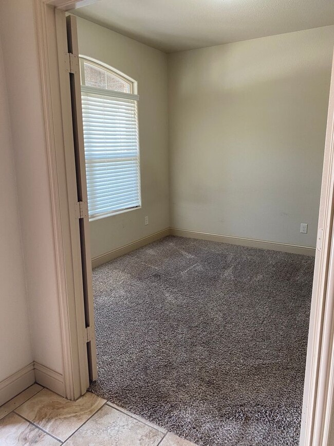 Building Photo - Beautiful Home with a Den