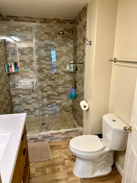 Building Photo - 537 N Adams St