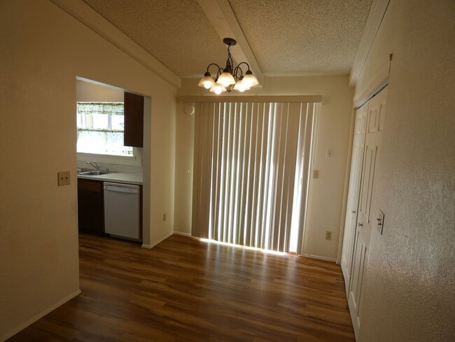 Building Photo - **Beautiful Duplex**