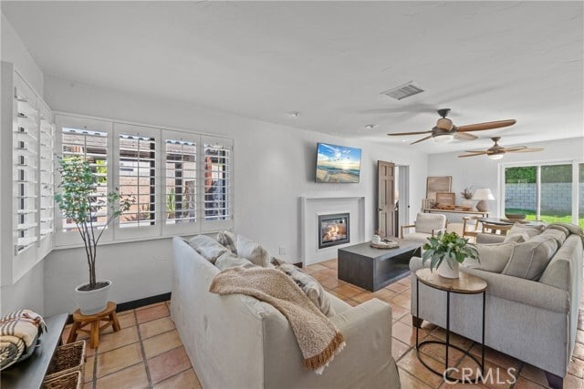 Building Photo - 642 S Mountain View Dr