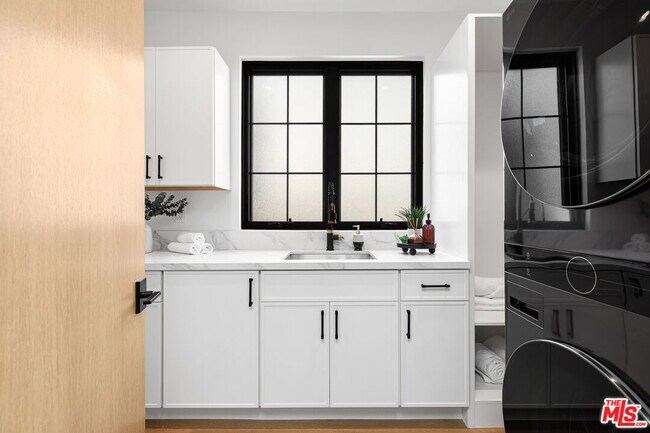 Building Photo - 2565 Patricia Ave