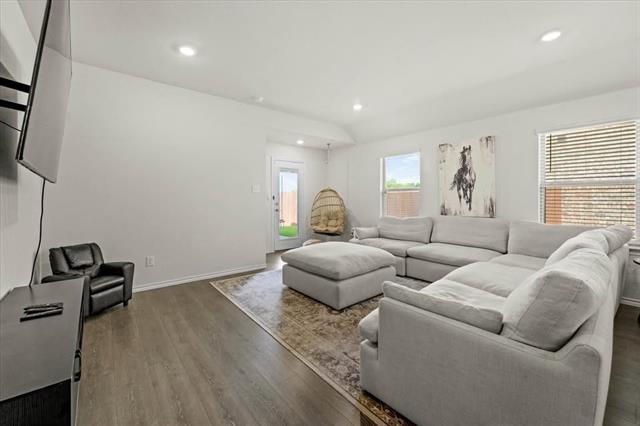 Building Photo - 287 Thoroughbred St
