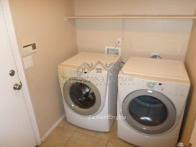 Building Photo - 1641 W Orchid Ln