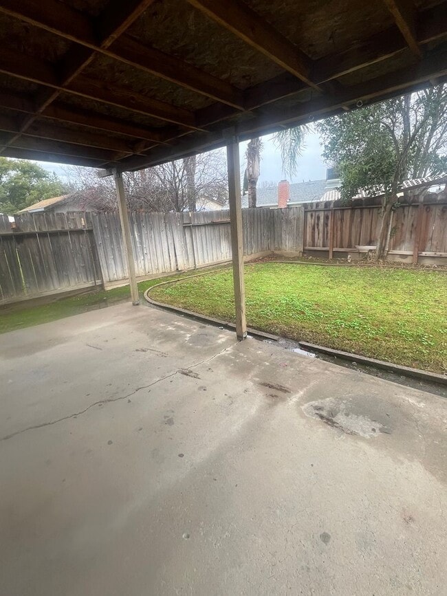 Building Photo - 1040 E Donna Dr