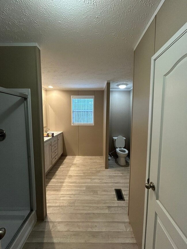 Building Photo - Private 3 Bedroom 2 Bath Home on 4 Acres