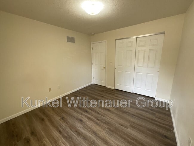 Building Photo - 1545 Fairoaks Dr