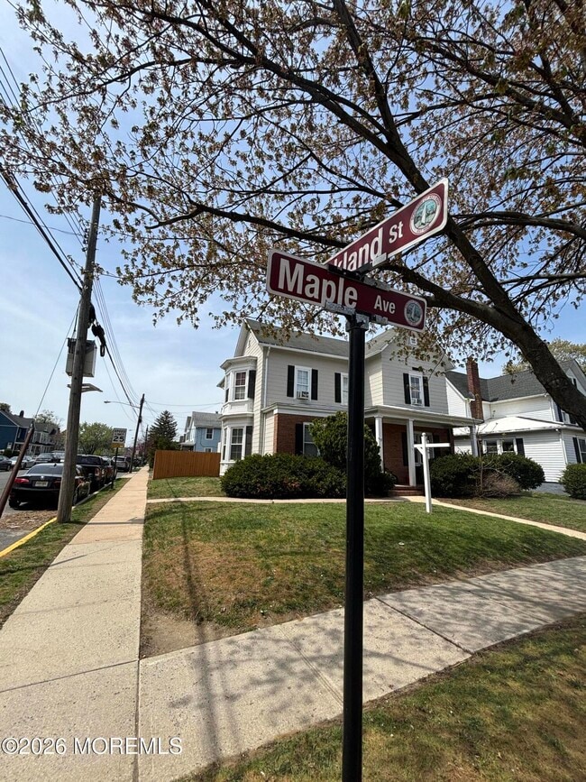 Building Photo - 68 Maple Ave