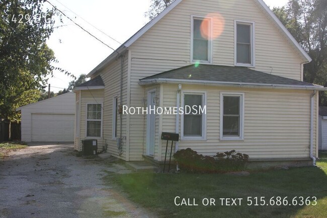 Building Photo - 3 Bedroom 2 Bath 2 Car Garage Large 1 1/2 ...