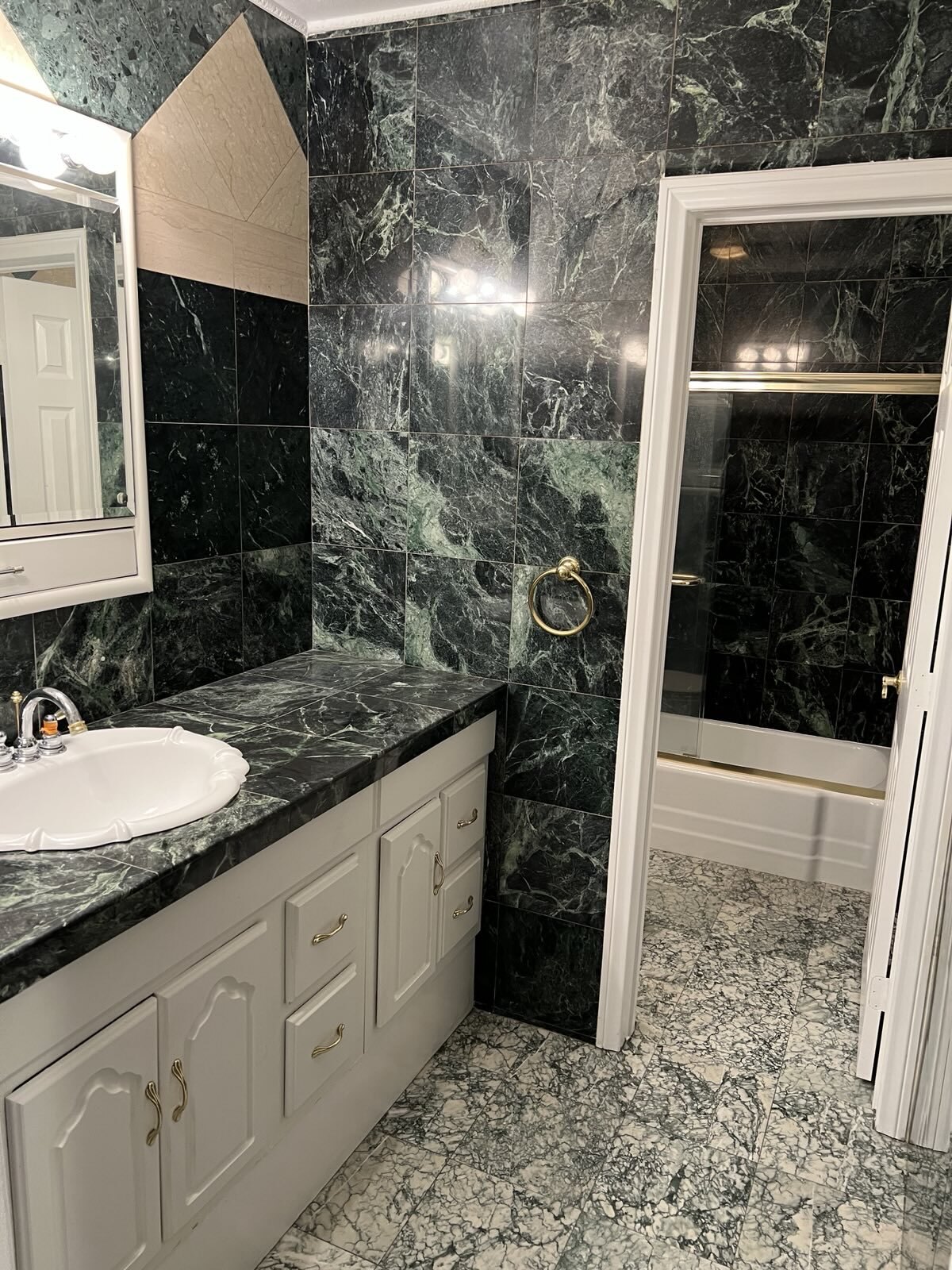 Building Photo - 6160 Whitsett Ave