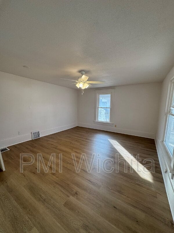 Building Photo - 258 S Poplar St