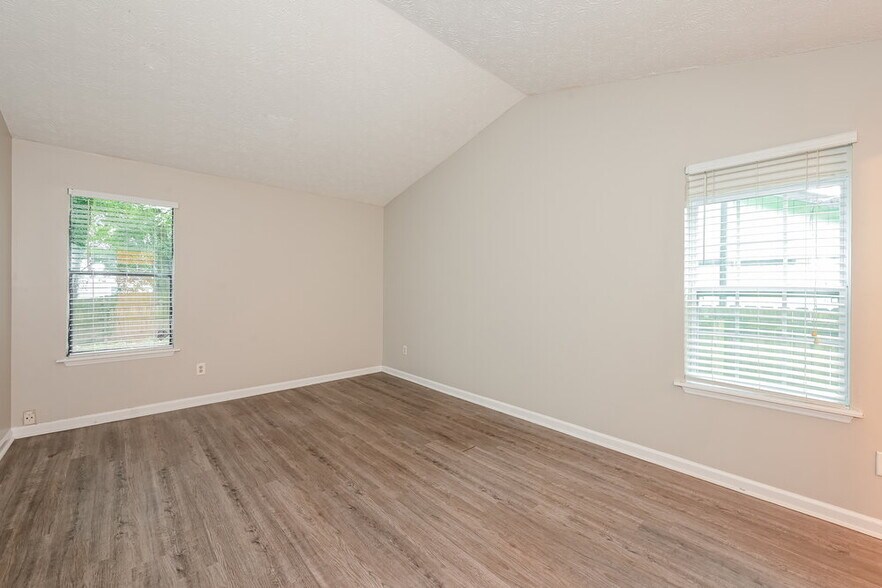 Building Photo - 6052 Creekford Dr