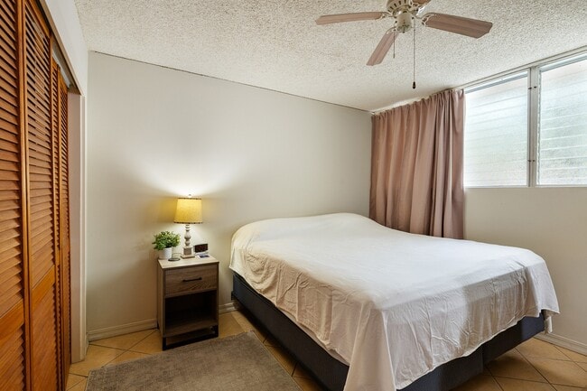 Building Photo - Furnished 1 Bed 1 Bath Condo. Includes Electric, Water, Sewer & Gas. Ample unassigned parking.