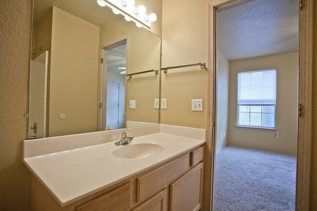 Building Photo - 2484 N Brophy Cir