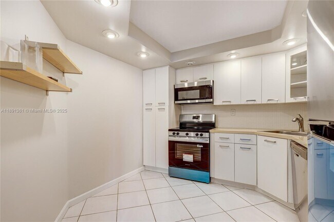 Building Photo - 2750 NE 183rd St