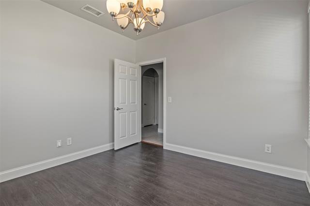 Building Photo - 1017 Chatsworth Dr