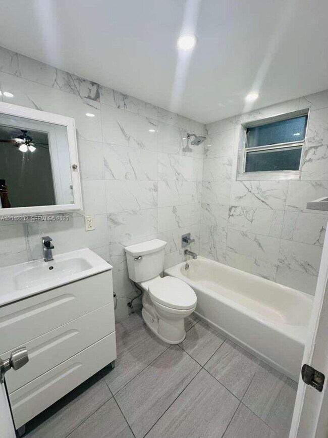 Building Photo - 1230 W 54th St