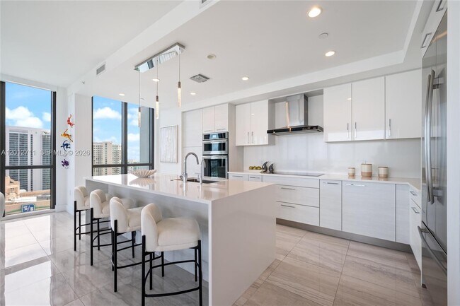 Building Photo - 100 E Las Olas Blvd