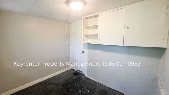 Building Photo - Welcome Home to This Bright & Inviting 4 Bed, 2 Bath