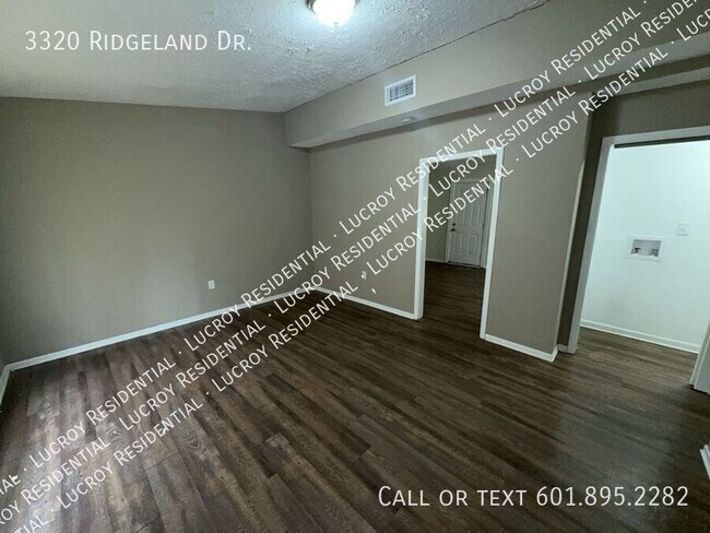 Building Photo - 3320 Ridgeland Dr