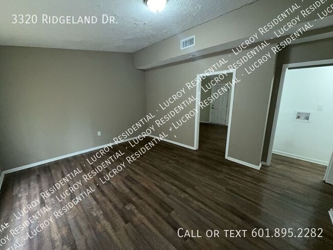 Building Photo - Welcome to this delightful 3 bedroom, 2 ba...